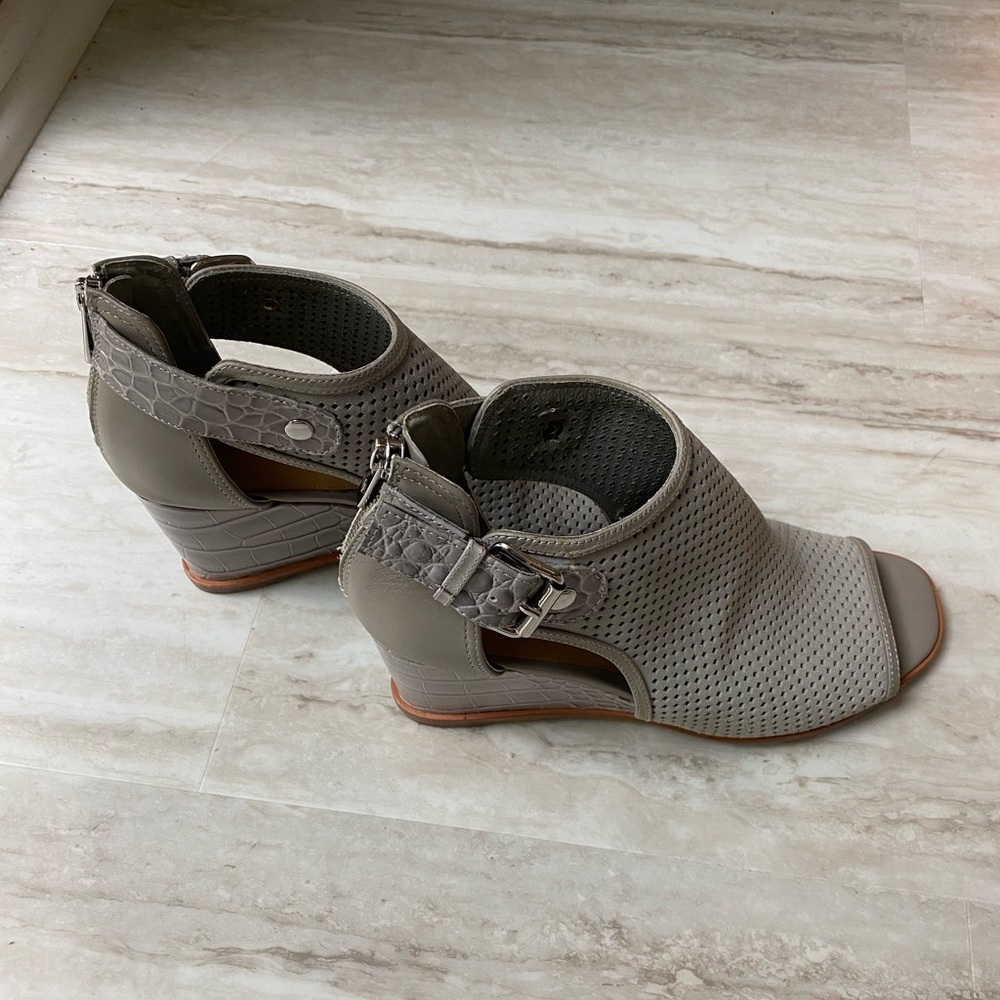Donald j. Pliner Lottie Ankle Booties In Gray with original box. Like New - Picture 6 of 12
